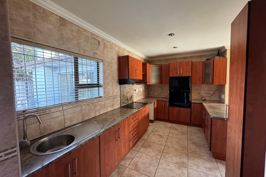 To Let 4 Bedroom Property for Rent in Goodwood Estate Western Cape